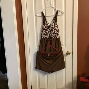 2XL brand new never worn 2 pc Leopard print tankini Quality material well-made.